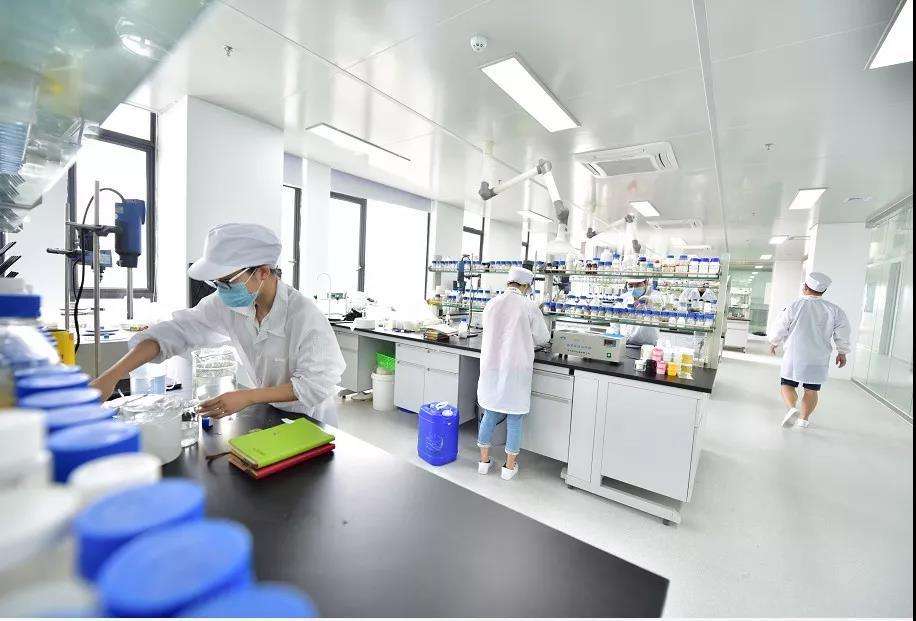 化妝品加工廠家的研發(fā)實驗室 科技與美的交匯點